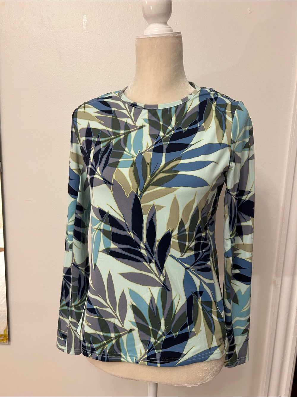 Hang Ten polo Long Sleeve Leaf-Print Top in Blue and Green